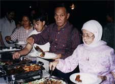 Pak Samsudin dan istri 