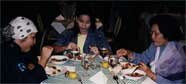 Suasana di meja makan